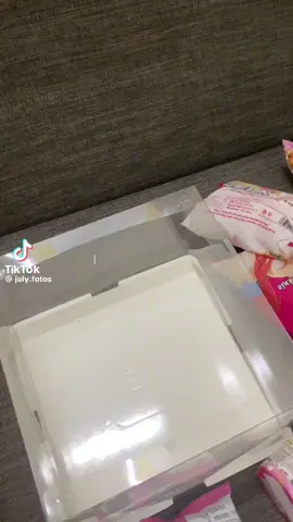 Hộp quà hồng xinh xắn đầy ắp yêu thương ngọt ngào#hopqua #hopquatang #hopquabanhkeo #hopquatrongsuot #xuhuong 