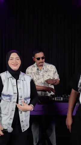 New version bersama koko ahmad @adi_petaniabiezz  Tayang di yt @JKK Music dino iki cah🫵🏻 @Woro Widowati  #worowidowati #petaniabizz #jkkmusic #djremix #mencintaidenganngeyel 