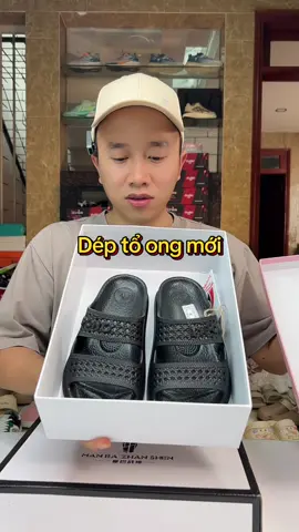 Thử trải nghiệm dép tổ ong phiên bản mới nào các b ơi #manhgiay #depquaingang #deple #depnam #depnu 