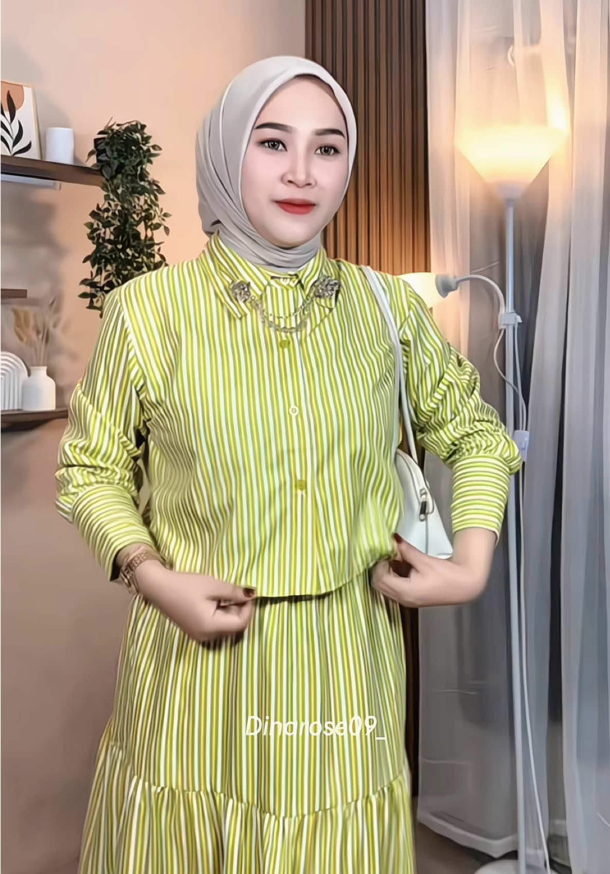 Lucuuu bangettttt gaksiii ONESET ROK SALUR inii gemashh 🥰✨💛