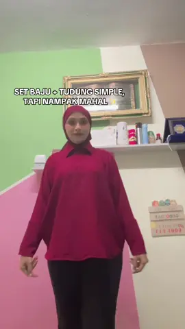 ✨ OOTD Simple & Selesa! ✨ Baju long sleeves potongan loose yang sangat selesa dipakai seharian 🤍 Material lembut, tak panas & jatuh terletak bila dipakai. Dipadankan dengan tudung warna senada — terus nampak kemas, manis & effortless! 😍 🌸 Sesuai untuk: ✔️ Ke tempat kerja ✔️ Kuliah / kelas ✔️ Kasual harian ✔️ Yang suka gaya simple tapi tetap cantik 📌 Warna maroon yang exclusive & nampak elegant! 📌 Cutting longgar, sopan & tak melekap badan 🛒 Nak grab set baju + tudung ni? Klik 🛍️ sekarang  #bajumurah #tudungmurah #blousemurah 