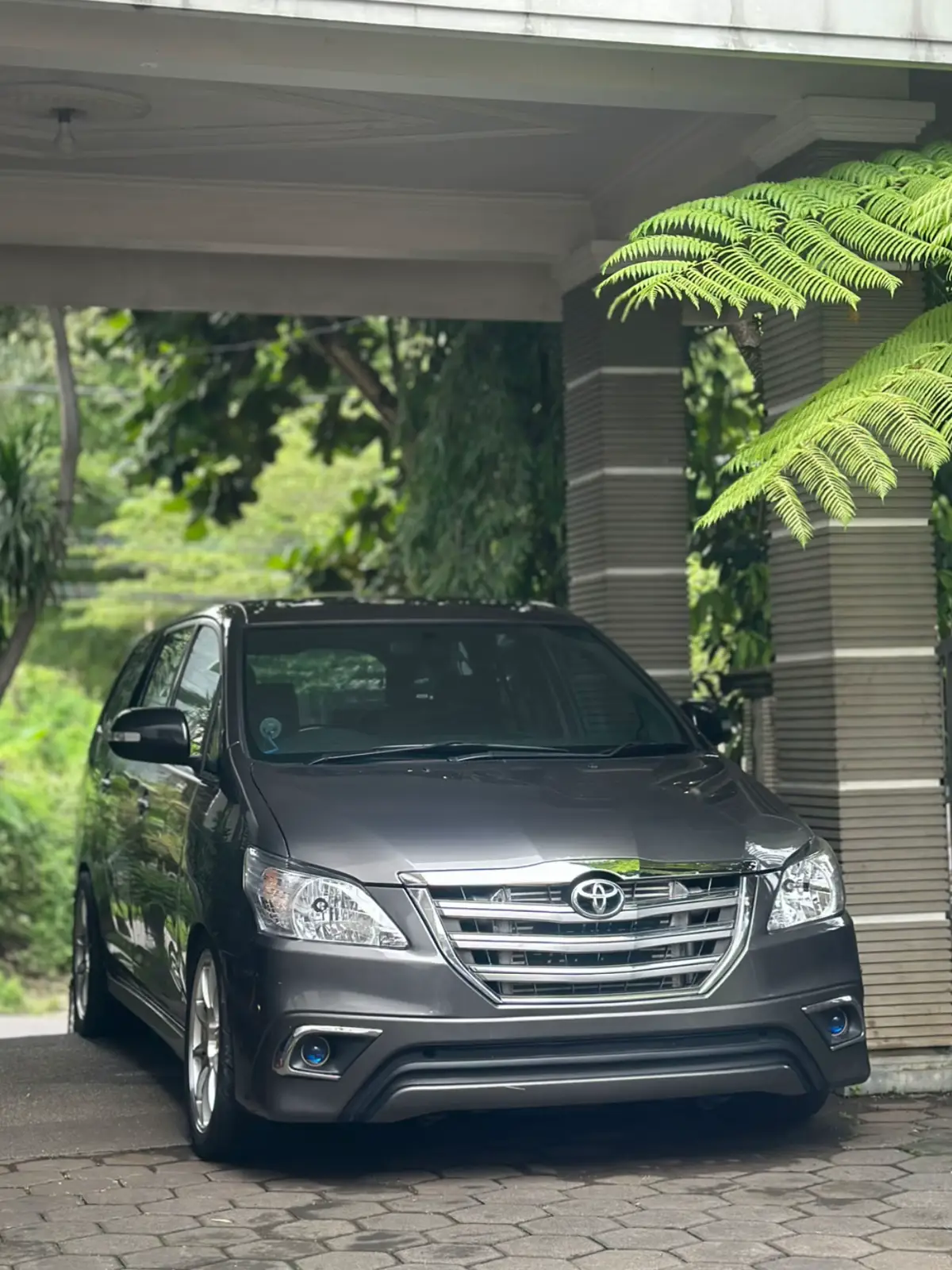 Innova v diesel matic 2014  • build by 507 power • Turbo F55 gredy • ⁠Nozzle PHC 058 • ⁠Stroker BYP • ⁠Cam ex MRX • ⁠Seal Kleep PHC • ⁠Gotrans Merah • ⁠Intercooler by Rspeed (custom SRC22) • ⁠Open Filter K&N • ⁠Boost Meter PPRC Limitid Edition (Breket HPD) • TurboSmart Boost Controller • ⁠Velg TC 105x • ⁠Ban Delium 265/35 • ⁠Kenalpot Custom stainless  • ⁠Foglamp P755 by PRO 7 • ⁠Setir VRZ • interior ori ( cover jok baru ) • ⁠Head Unit AudioBank (support apple car play) • ⁠Kursi tengah Captain Seat Part Std -head unit -open filter + pipa intake -foglamp std -body molding pintu + emblem std lokasi malang 👋🏼