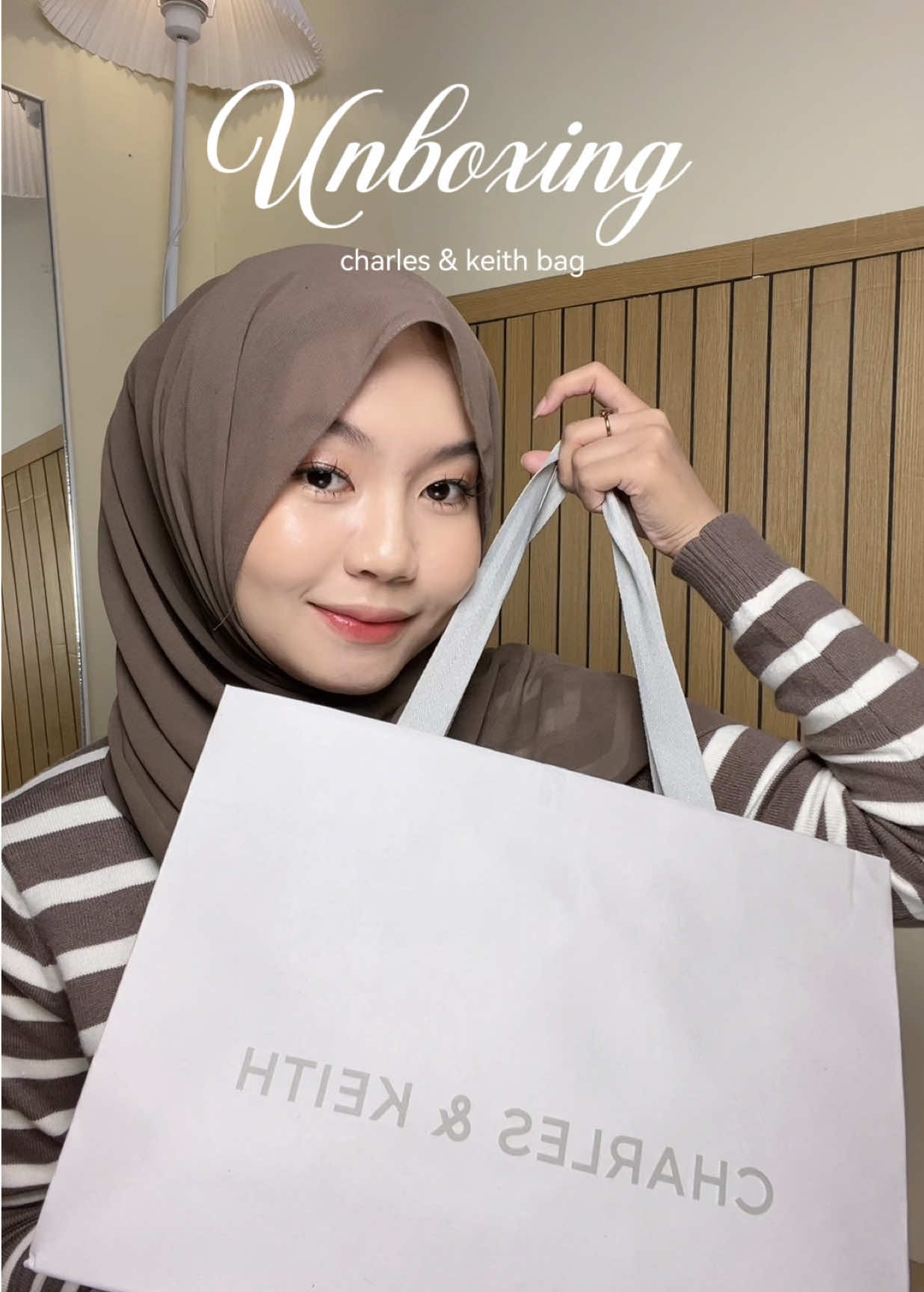 my first bag from @CHARLESKEITHOFFICIAL 🥺🤍 #charlesandkeith #haulshopping #unboxing 