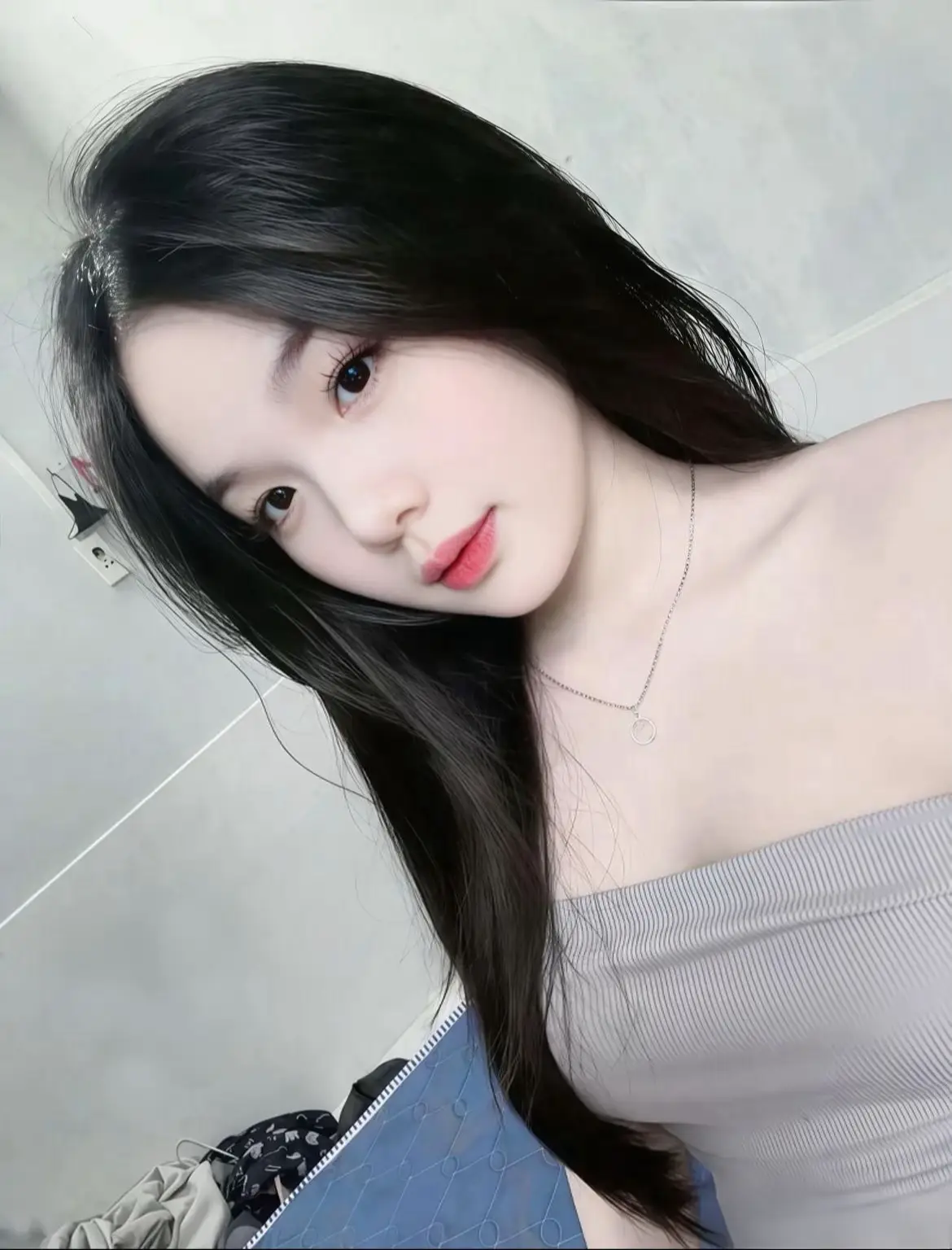 “你的美丽永远不会缺席，只要你爱自己、照顾好自己，它就会来到你身边”. “nhan sắc của em không bao giờ là không có cả, chỉ cần em yêu chính bản thân em biết chăm sóc tự khắc nó sẽ đến với em”#ngocnganwithlove♡ #cố_gắng #TikTokAwardsVN #xuhuongtiktok #Ngọcngaan2403 