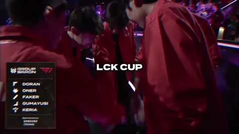 Tê con tank cỡ đó chứ nhiêu 🫩 may quá cúi năm được thưởng cái cúp danh giá nhất #t1 #t1lol #t1win #hjfgk #fyp 