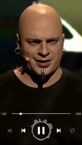 🌑 Disturbed – The Sound of Silence 🔥 🎶 La versión original fue escrita por Paul Simon tras el asesinato de JFK, como reflexión sobre la incomunicación en la sociedad moderna. Disturbed reinterpretó el clásico con una intensidad vocal acompañada de una orquestación poderosa. 🎤 David Draiman grabó su voz en una sola toma, dejando al productor Kevin Churko completamente impactado por la emoción contenida en su interpretación. #disturbed #thesoundofsilence #2010smusic #entretenimiento #musica 