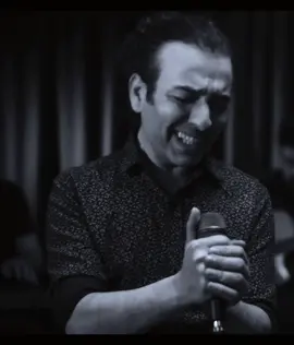 Karadır kaşların ferman yazdırır bu dert beni diyar diyar gezdirir lokman hekim gelse yaram azdırır yaramı sarmaya yar kendi gelsin#oğuzaksaç #karadırkaşların #türkü #türküler #keşfet 