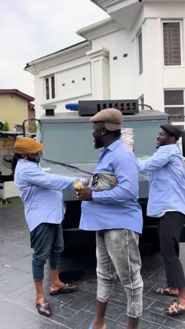 We’re not hiding billionaires, Kcee Limpopo and Zoro don talk am finish. We show off 😅😅 #chiefudu #kceelimpopo #kcee #zoro #udusocialfriendsclub 