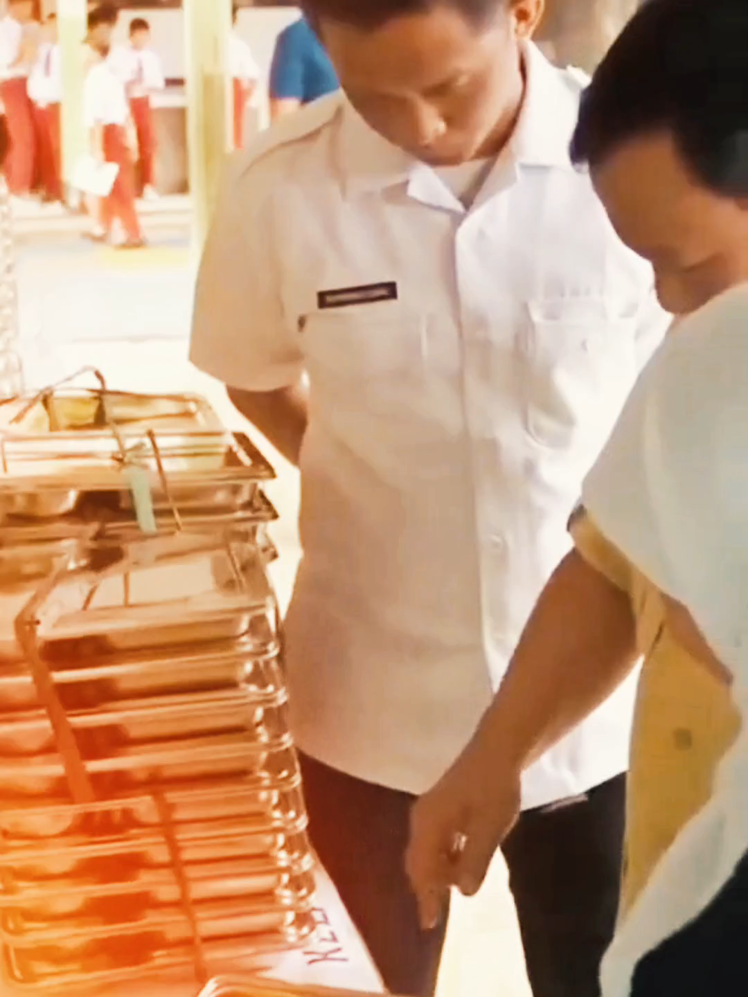 Lombok bersuara: MBG selamatkan nelayan, harga ikan jadi lebih baik.#fypp#foryou #foryoupage #beritaterkini #beritaviral #beritatiktok #viralditiktok #viralvideo #beritahariini #beritaterbaru #beritaviraltiktok #prabowosubianto #programpemerintah #programpemerintahprabowo #prabowo #mbg #mbgprabowo #makanbergizigratis #makanbergiziprabowo #makanbergizigratis2025