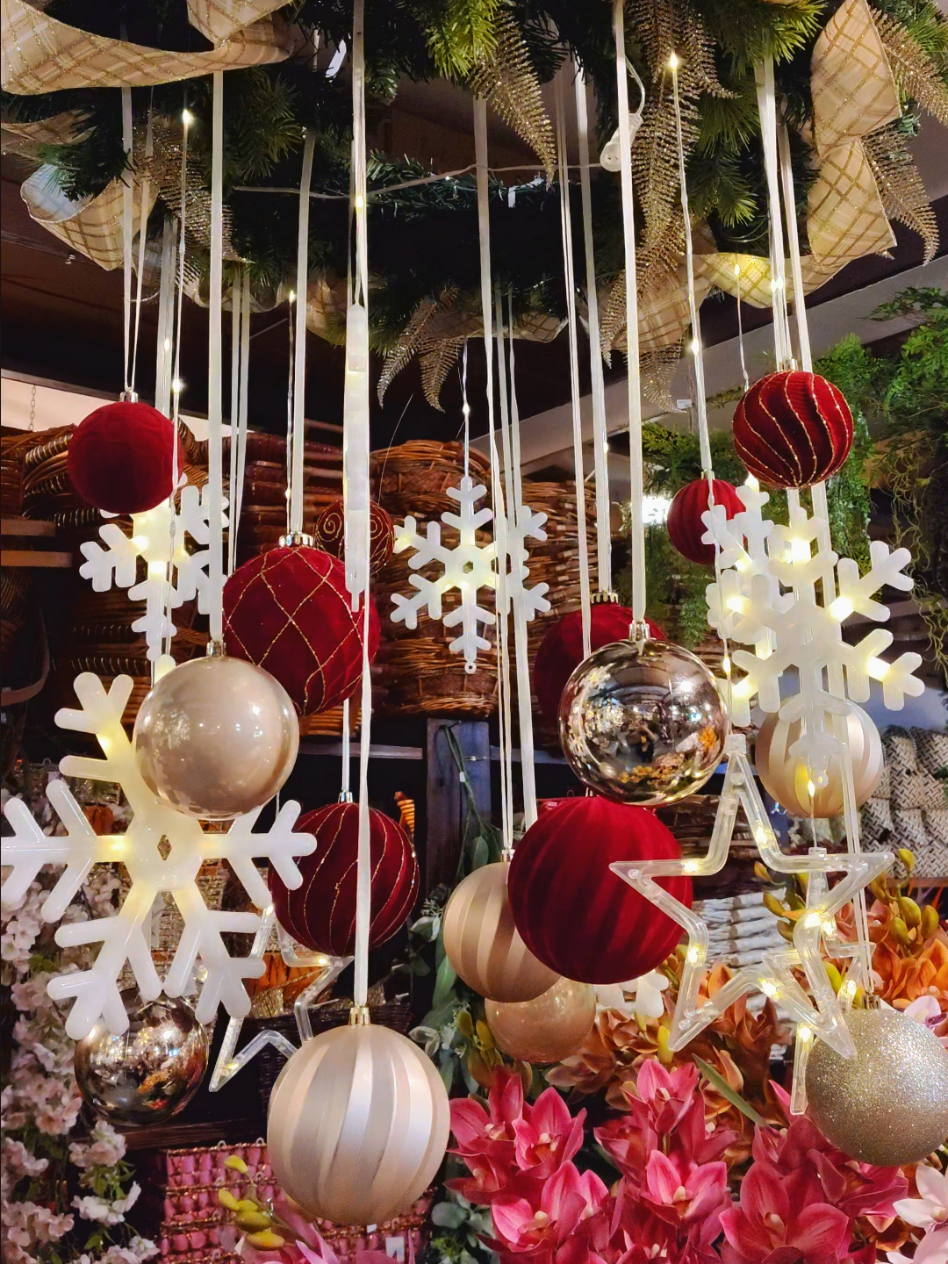 CHRISTMAS RED VELVET & CHAMPAGNE CHANDELIER 2025✨🎅🏻🎄#greengalleryrhplaza #christmasdecor2025 #foryoupage #fyp #christmas2025 