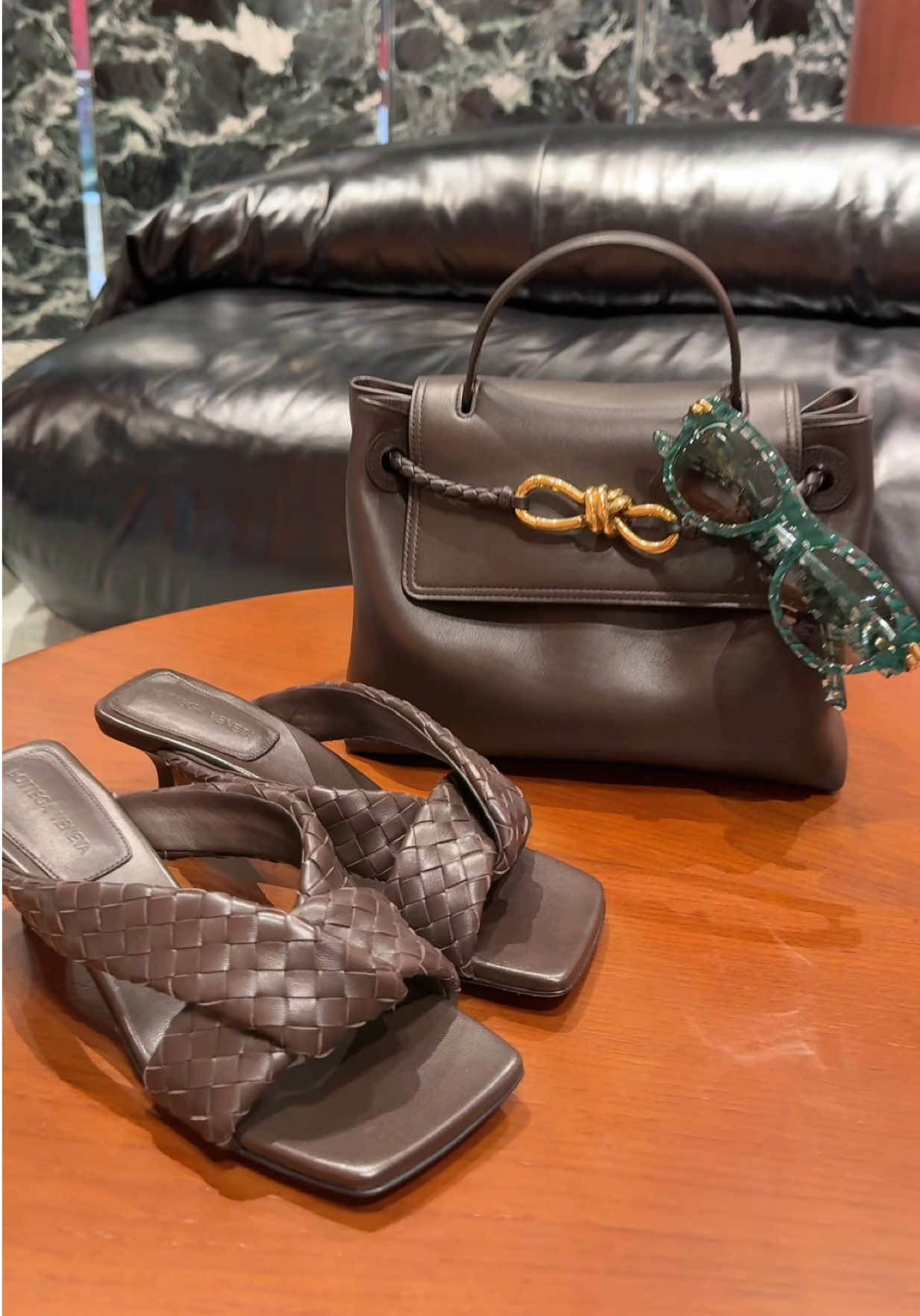 Bottega Veneta : Matching . Available at Bottega Veneta Senayan City Reach me out Through DM or WA 0895349295630 for further details . . . #bottegaveneta #bottegavenetaindonesia #bottegavenetabag #bottegavenetajakarta #bottegavenetajkt 