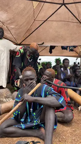 🔥🤣 Mundari Wrestling Hype with Tiang Safaris! 🤣🔥 Mundari drummers hitting the drums like they’re waking the whole village, trumpet players blowing like it’s the finals, and the girls singing loud enough to hype every warrior on the field! 🔥🎺🥁 Experience this energy live with Tiang Safaris — your gateway to real South Sudan adventures! 🇸🇸✨ #MundariCulture #TiangSafaris #SouthSudan #WrestlingVibes #ExploreAfrica 