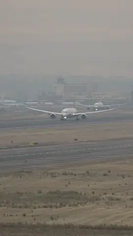 ¡Despega el Boeing 787-9 Dreamliner de Aeroméxico desde Madrid! Acompáñame en este emocionante despegue del Boeing 787-9 Dreamliner de Aeroméxico desde Madrid hacia Guadalajara.#Aeromexico #Boeing787 #Aviacion #Despegue #Madrid 