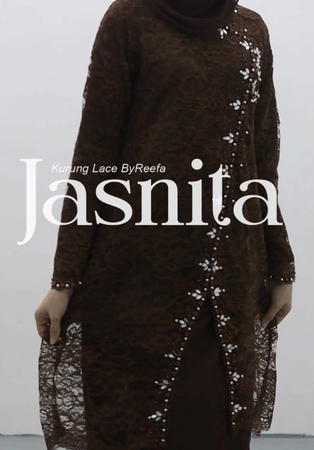 ✨ Kurung Lace Jastina Lace premium bertekstur cantik, full lining & potongan yang terletak manis. Kain flowy selesa dipakai, pilihan warna elegan untuk semua mood. Gaya ayu moden yang siap pakai bila-bila. 🌸 #byreefa #fyp #OOTDHariRaya #bajucantik #kurunglace 
