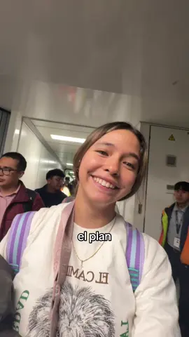 LE PEDÍ UN TIEMPO A MI NOVIO PWRO EN REALIDAD ESTABA VIAJANDO DE SORPRESA PARA VERLO 🥳🥹✈️ COmooo !! Ya por fin en Buenos Aires ahora falta ir hasta su casa , tuve que decirle eso a teo para que no piense q iría esta semana COmooo. SORPRESA 😭❤️ME PARO AHORA MIGRACIONES ARGENTINA JWHWJA AY YA NO SE SI LLORAR O REÍR 😭 xd #sorpresa #tiempoparami #viaje #virtual #noviosgoals 