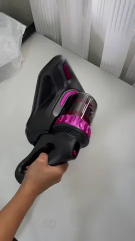 obsessed with how compact this vacuum is 😭 perfect for apartment living. charge mo lang then ready to go ✨ it's wireless so so convenient huhu 🫶🏼 #vacuumcleaner #vacuumcleanerportable #vacuum #dustmitevacuum #hanrivervacuum 