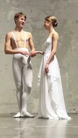 odel poses for photoshoot📸#balletphotography #rhythmicgymnastics #dancephotography #dress #balletphotography