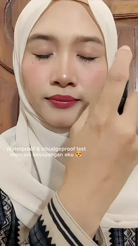 mascara waterproof&smudgeproof daei @barenbliss_id wajib kamu coba sih 😍 #rolltovolumemascara #mascara #barenbliss 
