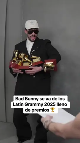 Bad Bunny se va de los Latin Grammy 2025 lleno de premios 🏆 El Conejo Malo arrasó esta noche.  CC: @latingrammys #badbunny #badbunnypr #conejomalo #LatinGRAMMY #benito 