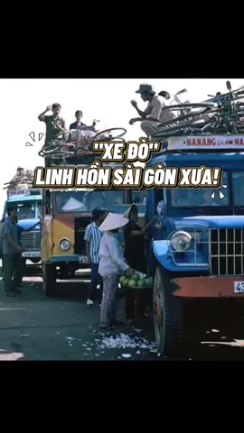 Xe đò Sài Gòn trước 1975 là một phần ký ức đẹp của miền Nam Việt Nam. Những chiếc xe vàng, xanh, đỏ chạy rộn ràng trên đường Lê Lợi, Hàm Nghi, Tự Do… đã trở thành hình ảnh quen thuộc trong mỗi buổi sáng nơi đô thành. Xe đò không chỉ chở người, mà còn chở theo nhịp sống hiền hòa, mộc mạc của Sài Gòn xưa: tiếng học trò í ới, bà má gánh chợ, bác tài vui tính, và những con đường ngập bóng me già. Trong những bức ảnh Sài Gòn trước 1975, xe đò xuất hiện như một biểu tượng của giao thông miền Nam: rộn rã nhưng vẫn rất bình yên, đơn sơ mà đầy tình người. Video này sẽ đưa bạn trở lại khung trời cũ, nhìn lại một phương tiện từng in sâu trong ký ức bao thế hệ. Nếu bạn thương Sài Gòn xưa, hãy xem đến cuối video – để nghe lại tiếng xe đò, để thấy một Sài Gòn vừa đẹp, vừa hiền, vừa thân thương đến lạ. #XeDoSaiGon #SaiGonXua #SaiGonTruoc1975 #KyUcSaiGon #miennamxua           