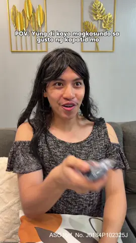 Yung 'di kayo magkasundo sa gusto ng kapatid mo pero nagkasundo kayo sa Jollibee Cheesy Yumburger, Original and the NEW Special! @Jollibee #MyCheesyYumburgerBias