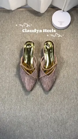 Pake ini jadi pusat perhatian karna warnanya bikin mata silauu hehehe #fyp #rekomendasioutfit #OOTD #heels #heelswanita 