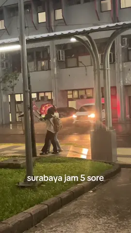 cuaca terkini 🥴 #surabaya #hujan #unair 