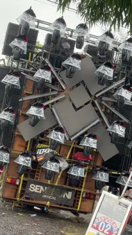 Riswanda mahardika sebelahan mbe LKI 🔥 #lkiproduction #riswandatheradiatorkingofmalang #mahardikariswanda #pesonagondanglegi @RISWANDA PRO Audio Malang 