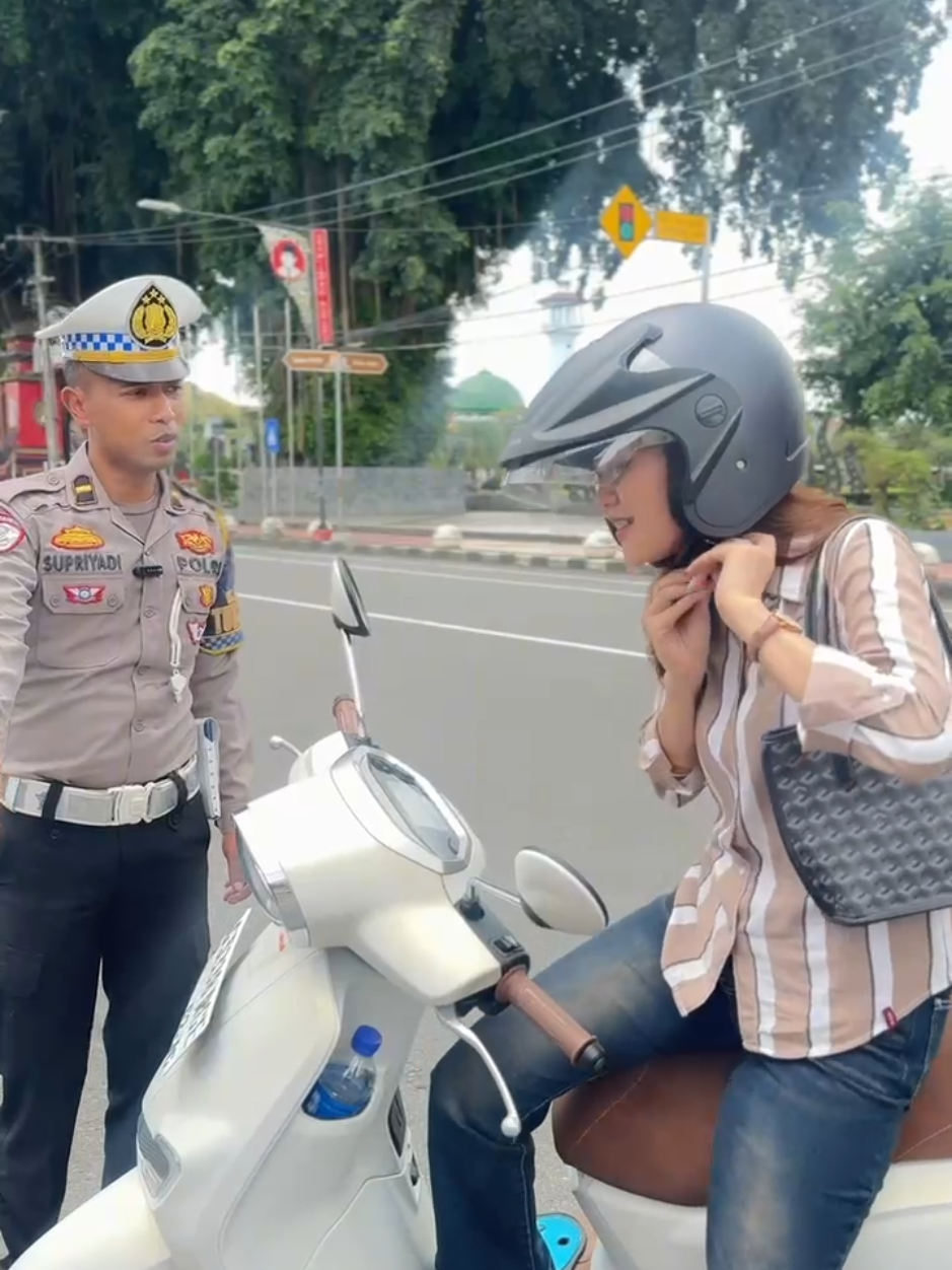 Hayo siapa yang masih suka melanggar aturan lalu lintas ? Mulai tanggal 17 - 30 November 2025, akan digelar Operasi Zebra Semeru 2025!!! Yuk mulai sekarang Jadilah pengendara yang tertib berlalu lintas dan bijak dijalan. #opszebra  #polri  #polresblitarkota  #satlantaspolresblitarkota 