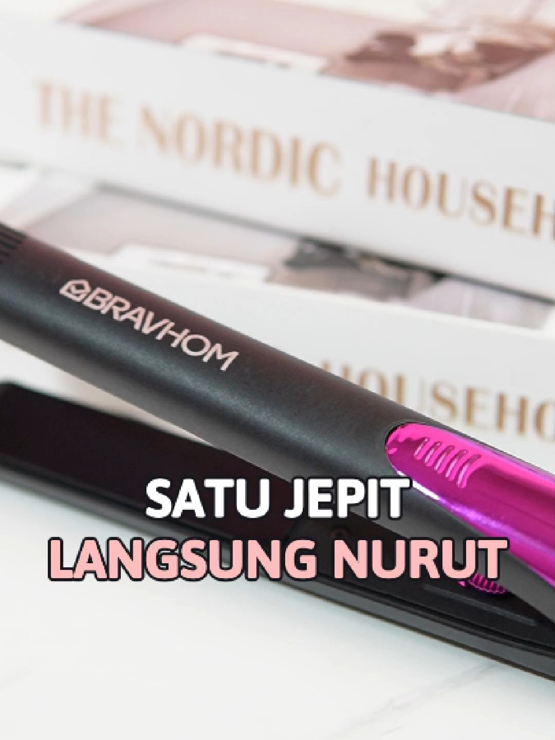 Dari rambut singa jadi rambut princess cuma dalam beberapa detik. Catokan ini emang sakti… kalau rambut bisa ngomong pasti bilang ‘makasiiiih’ 👑😂 #bravhom #bravhomindonesia #fyp #catokanrambut #catokanviral