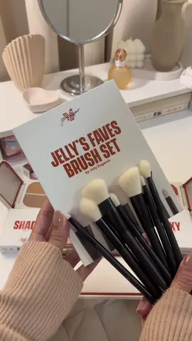 the most sulit V X JELLY 2 BUNDLE  is back in stock 💄 but not for long! grab yours before they sell out 👀 disclaimer: price may vary once the promotion ends #vicecosmetics #vicecosmeticsph #vxjelly2 #makeupbundle #paydaysale 