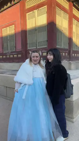 Having an amazing time in Seoul OBVIOUSLY #hanbok #hanbokkorea @Dr.Reju-All(kr) 
