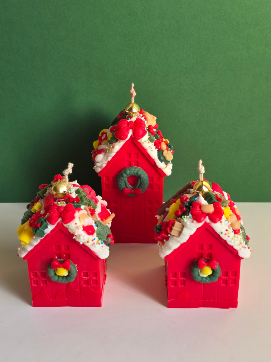 Step into a little world of holiday magic… ✨ Our candy-house candles are crafted to look like the sweetest festive cottages, complete with wreaths, bows, sprinkles, and all the tiny details that make Christmas feel extra cozy. Light them to fill your space with warmth, or display them as the cutest holiday décor. Available in red, beige, and pink to match every festive mood.follow and like to see the next colors😉 #christmascandles #kerst #candlemaker #candlesoftiktok #fyp 