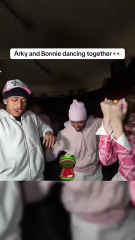 Arky and Bonnie dancing together 👀 #arky #Bonnie #oscs #faze #jasontheween 