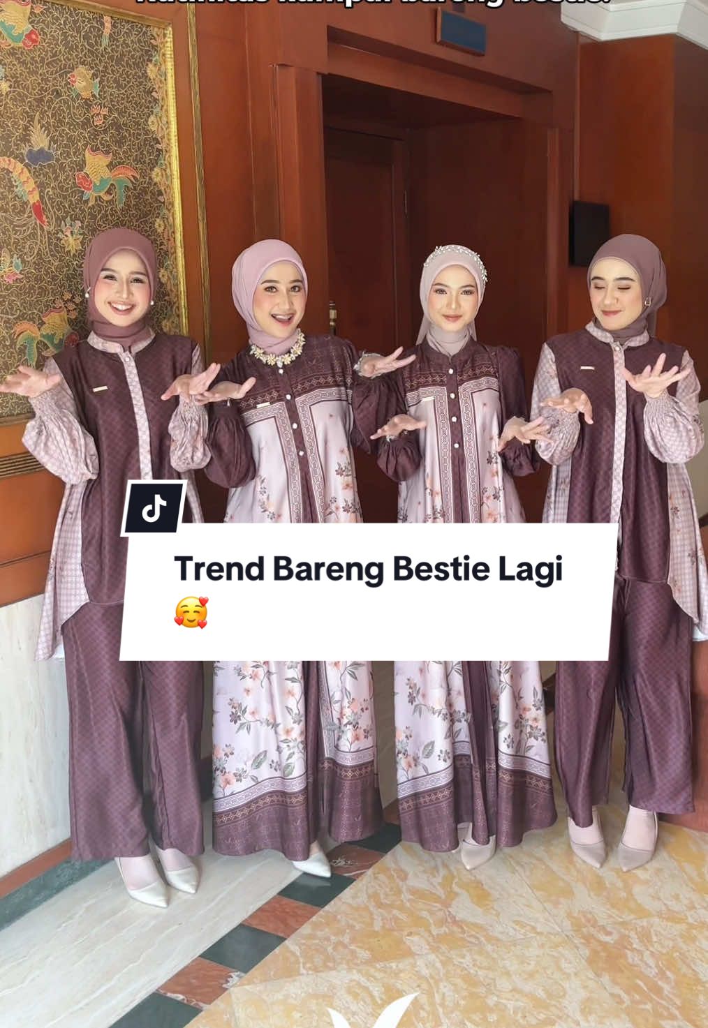 Selalu ditunggu banget, tapi inget harus hafalin di rumah ya 😋 Yuk Ladies take video pakai Latisha bareng bestie juga 🥰 In Frame : Latisha Maxy Mahogany  #inspiredyourdailyoutfit #rayawithventedaily #gamismotif #oneset 