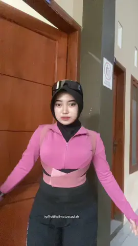 ada tetangga kost keluar kamar😭