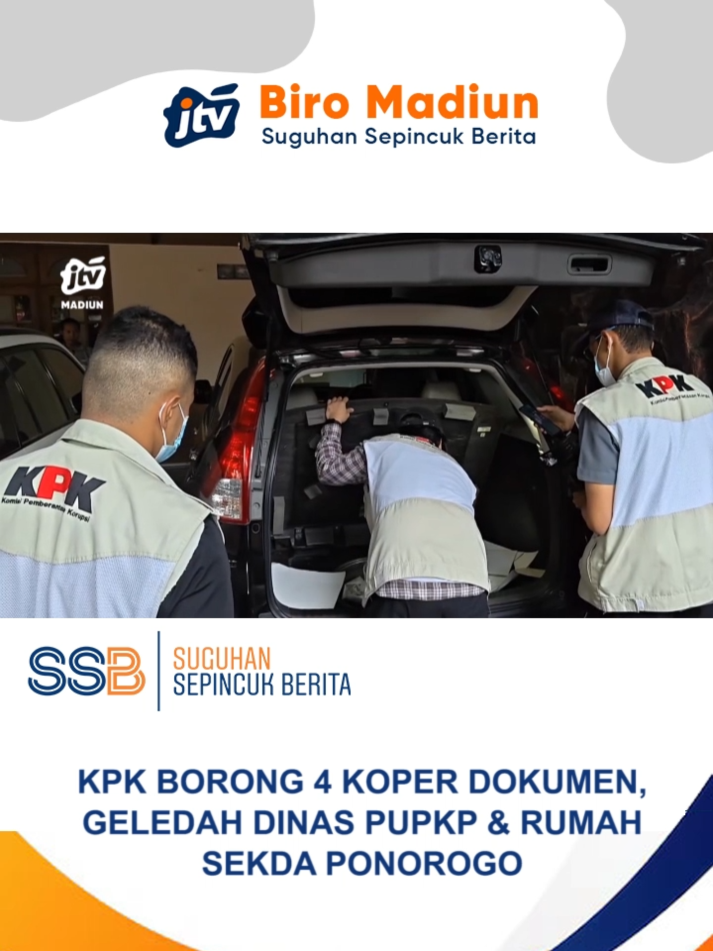 PONOROGO – KPK kembali bergerak di Ponorogo. Dua lokasi digeledah, mulai rumah dinas Sekda hingga kantor PUPKP. Total empat koper dan beberapa tas berisi dokumen penting dibawa penyidik sebagai bagian dari pendalaman kasus korupsi yang tengah diusut. Penggeledahan ini menambah panjang rangkaian penyelidikan pasca OTT 7 November lalu. #Ponorogo #KPK #PenggeledahanKPK #KasusKorupsi #Investigasi