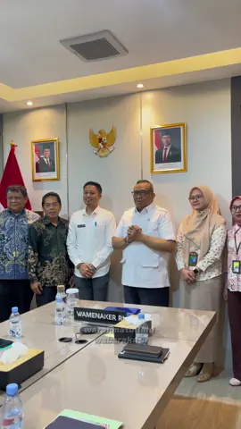 Audiensi dengan Wamenaker RI @afriansyah_ferrynoor,  Atas Nama Pemerintah dan Masyarakat Kab Enrekang sangat berterima kasih atas komitmen pak Wamenaker berkolaborasi dalam pengembangan SDM masyarakat kab Enrekang melalu pelatihan ketenaga kerjaan