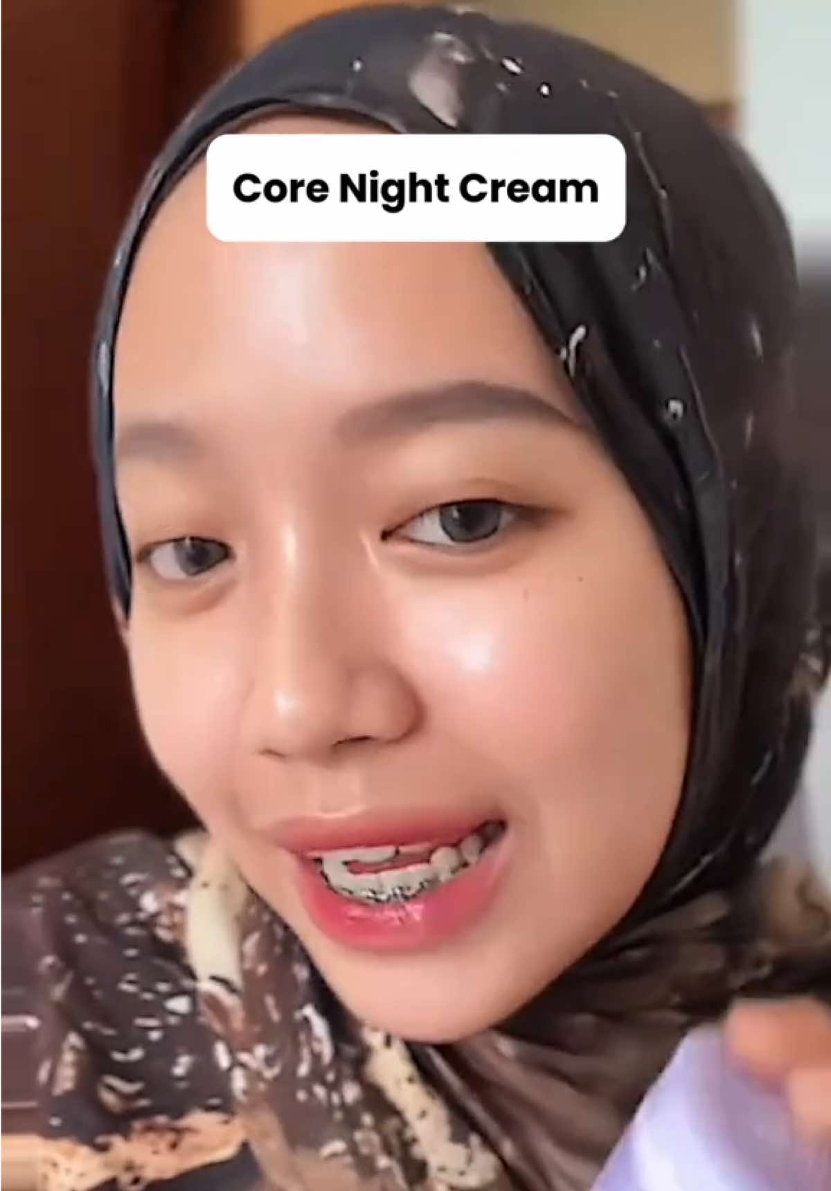 Yang tiap malem gak pernah skip night cream Ohmyskin coba absen??☝🏻✨  #youngandbright #ohmyskin #skincare #nightcream 