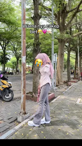 Inspirasi outfit simple🎀 #kemejawispie #celanacutbray #outfitsimple 