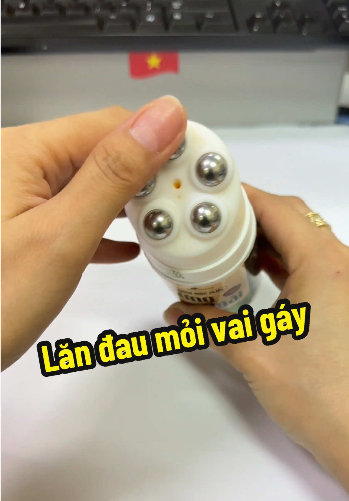 Thanh lăn massa gừng ngải cứu dành cho ai hay đau mỏi vai gáy, đau nhức tê bì tay chân  .... #như_phùngg #fyp #thanhlanmassage #đauvaigáy #têbichantay 