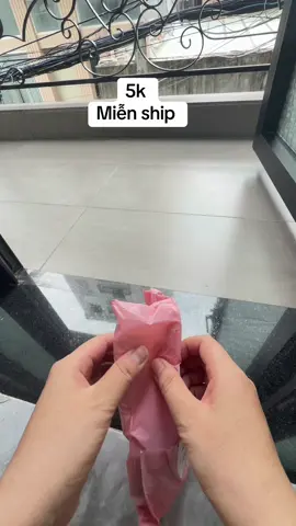 Bàn chải chà giày dép chà được sâu bên trong lồng dép và được hết mọi ngóc ngách trong đôi dép, tiện lợi #banchai #banchaichadep #giadungtienich #capcut #viral 