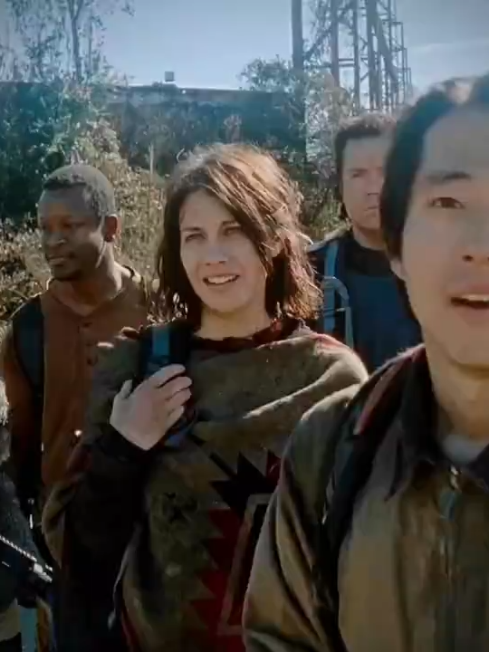 Nós estamos sobrevivendo aqui. Um dia de cada vez. #michonnegrimes, #the walking dead lee #rickgrimes #twd #carl #dark