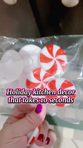 Have yourself a cozy Christmas with these festive knobs! #Blackfriday #holidaycountdown #christmas #christmasdecor #peppermint pqh6.1.6