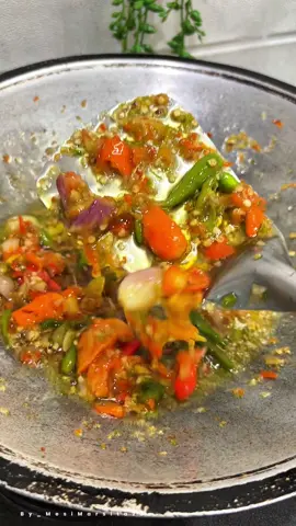 Gak perlu repot ngeluarin cobek untuk bikin sambel kalau pakai alat satu ini.. #handblender #handblendersamono #samonoindonesia #electricblender #blander 