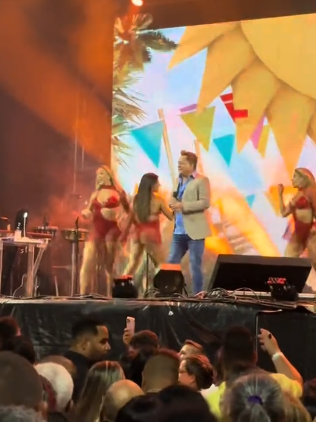 Sextou 🎶🍺🤠 E dia de maldade e sexta feira, vamos botar pra ferver, deixa o coro comer, sextou🍻 #leonardo #sertanejo #bailarina #sextou #foryou  leonardo