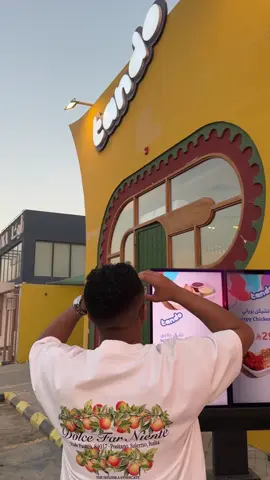 صبّها… اخلطها… واستمتتتتع! 🤤🔥 تيكا فرايز بطريقة ما قد شفتها! غرقان صوص، نكهات قوية، وتجربة تستحق إنك تعيدها كل يوم. جاهز تشوف قوة الخلطة؟ 😎 . إعلان 📢  . @Tando_ksa  .  موجودين في جميع تطبيقات التوصيل 🚗  اسم المنتج : تيكا فرايز 🍟 حي العقيق 📍 . #تان#تاندوك#تيكا_فرايز #مطعم #مطاعم_الرياض  .