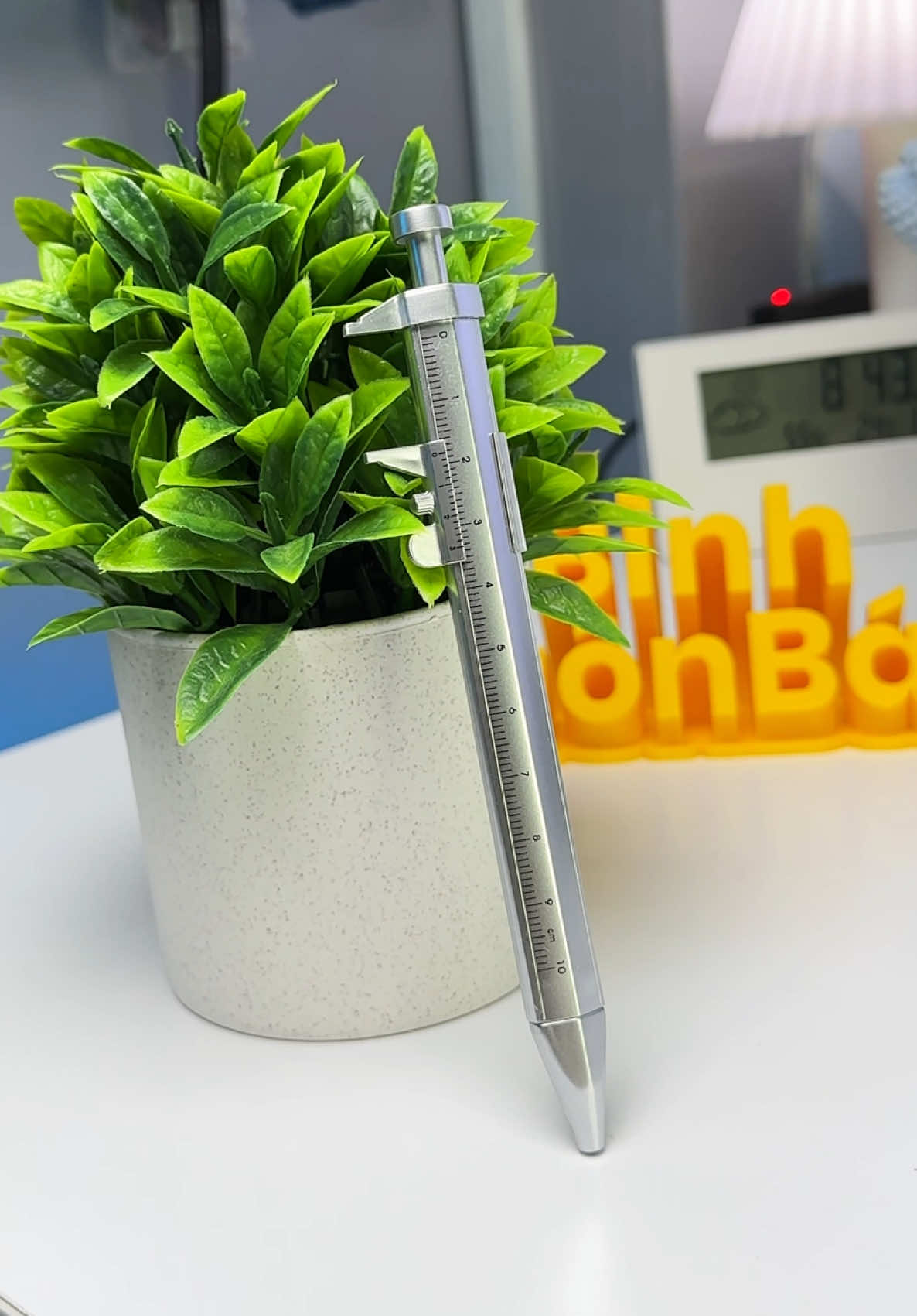 Anh em kỹ thuật cơ khí hay thợ mộc sẽ rất thích cây bút bi thước kẹp này luôn ✅ #butbi #thuockep  @Bình Buôn Bán  @Bình Buôn Bán  @Bình Buôn Bán 