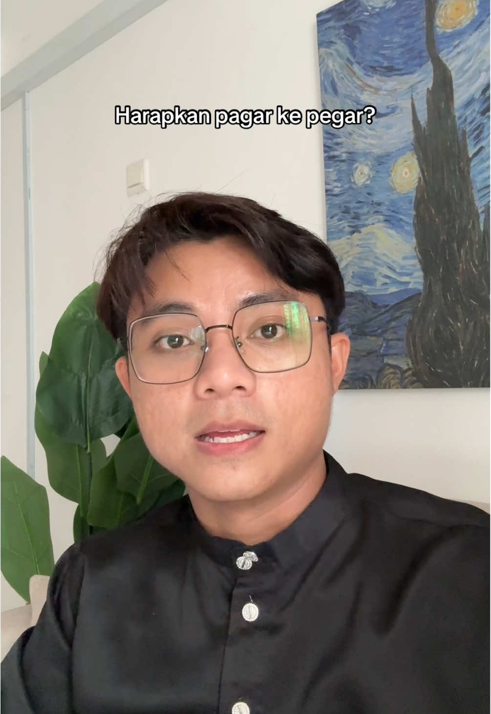 “Tapi mana ada orang pagar padi!” Tu sekarang. Dulu, orang memang pagar padi. Rujuk Undang-undang Seri Paduka Tuan dan Hukum Kanun Melaka. Orang dulu memang pagar padi sebab padi milik persendirian, bukan perindustrian.