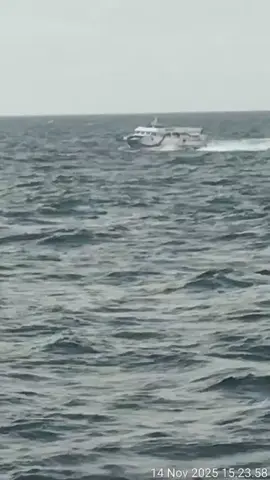 Ombak menghantam kapal express bahari di perairan kangean #lautkangean